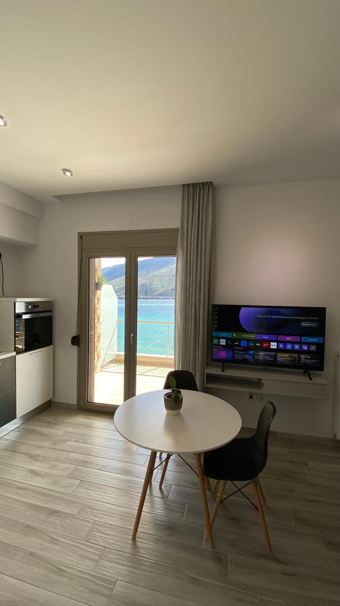Ocean Views Apartment Plataria Exterior photo